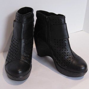 Black Olivia JBU  Jambu Adventure Booties Size 6